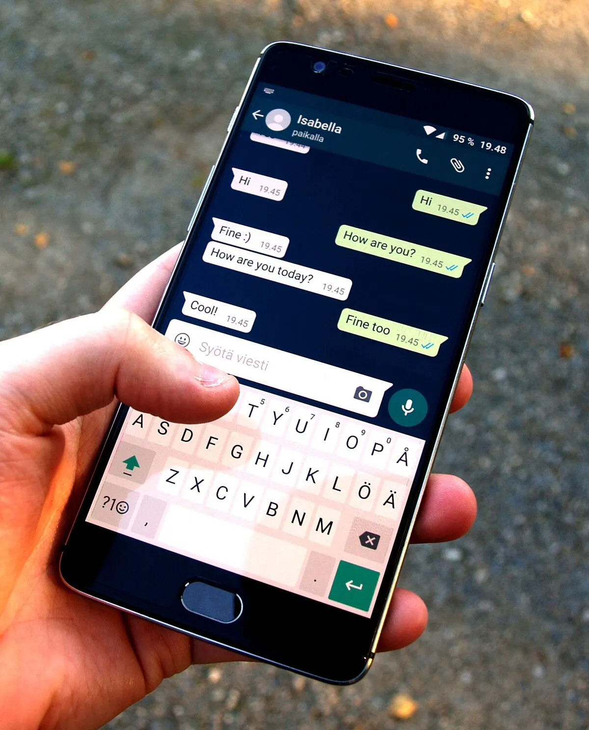 Warnung der Česká spořitelna: WhatsApp-Betrug bedroht Kund:innen – So schützen Sie Ihr Geld