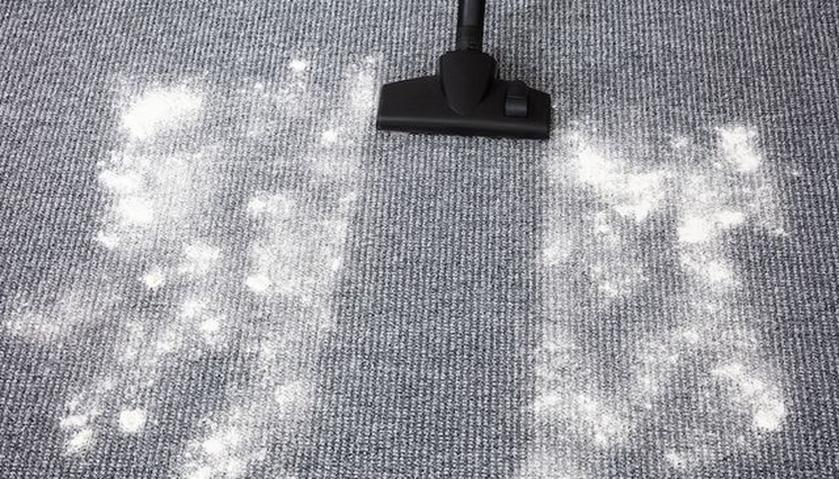 Backpulver auf dem Teppich: Warum Profis das vor dem Staubsaugen machen - image 1
