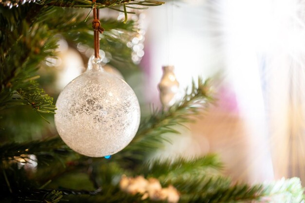 Diese 3 Fehler beim Christbaum-Schmuck machen fast alle - image 1