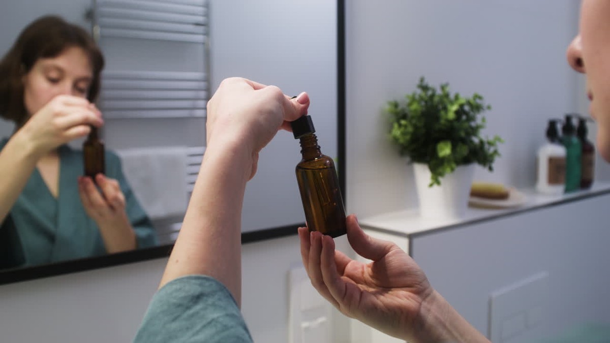 Hautpflege nach 40: Das Öl-Geheimnis aus der Großmutters Zeit wirkt wirklich