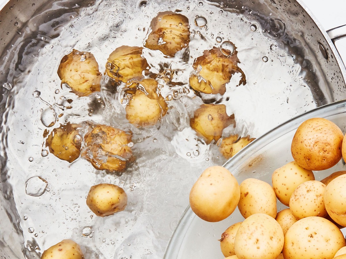 Warum Köche immer Salzwasser für Kartoffeln kochen – Die Wissenschaft dahinter - image 1