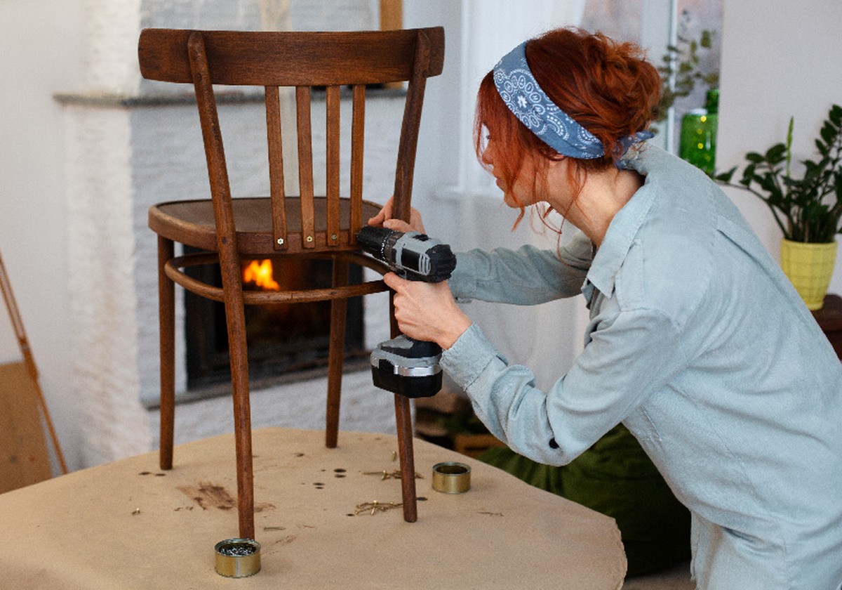 Zahnpasta auf Möbeln? Warum Handwerker diesen Trick bei Kratzern nutzen - image 2