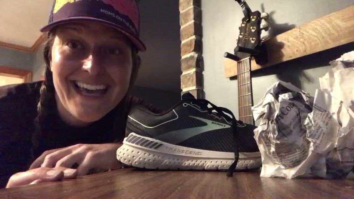 Zeitungspapier in feuchten Schuhen: Der Trick, den Schuster seit 50 Jahren kennen - image 2