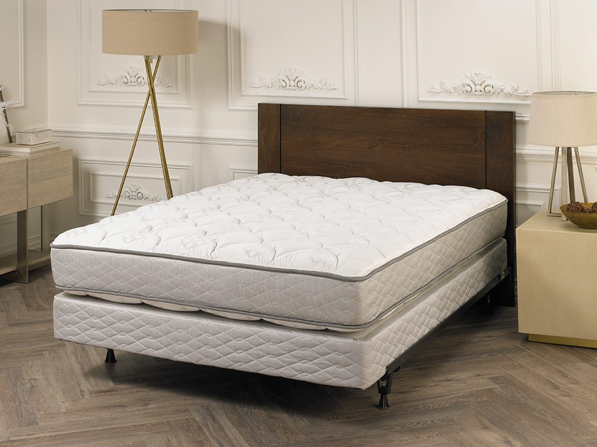 Zeitung unter die Matratze legen: Warum Hotels das schon lange machen