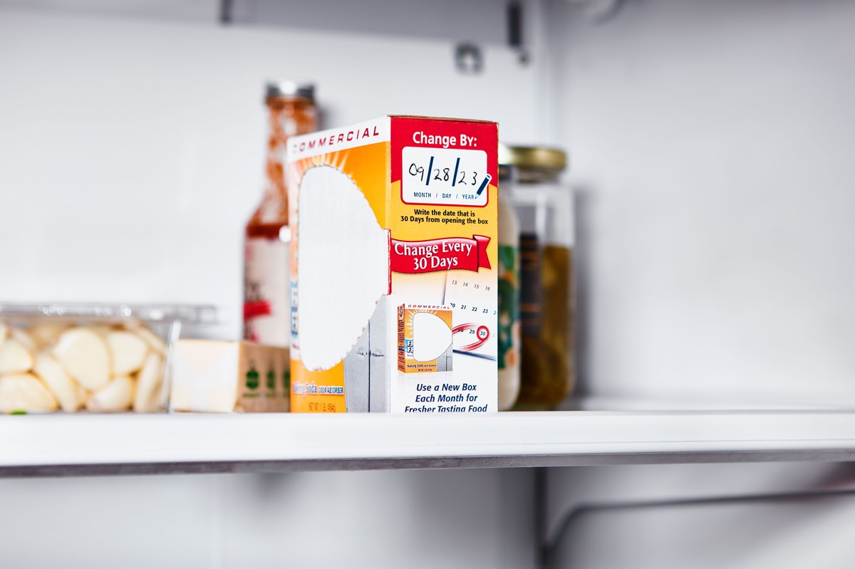 Backpulver hinter dem Kühlschrank: Das 5-Minuten-Trick gegen Schlechterüche