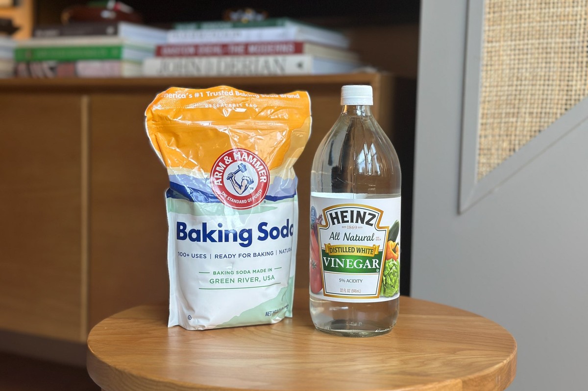 Backpulver und Essig in der Duschbrause: Das Geheimnis gegen Kalkablagerungen - image 1