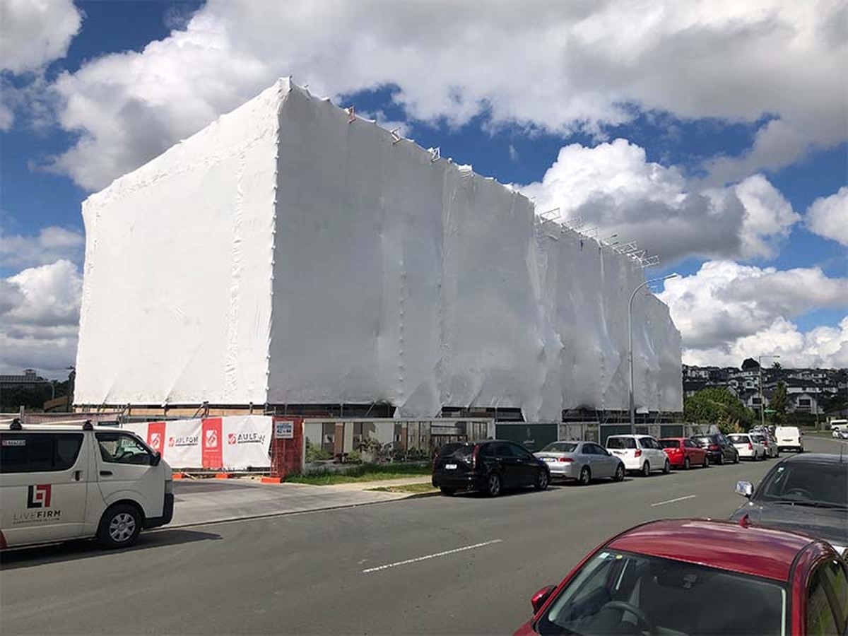 Frischhaltefolie über die Türklinke – warum Handwerker das vor Renovierungen machen - image 1