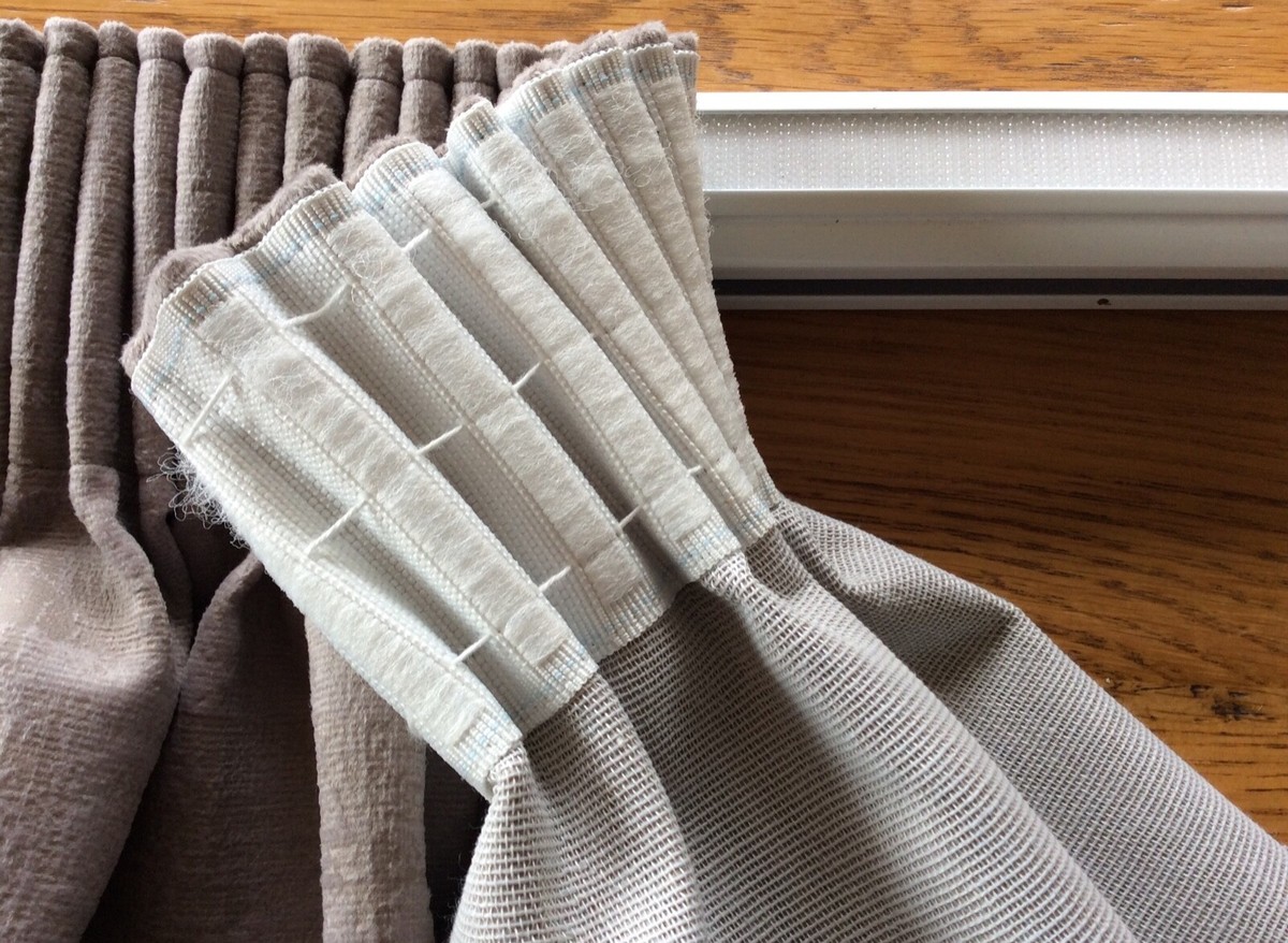 Klebeband auf Türrahmen? So halten Ihre Gardinen endlich richtig