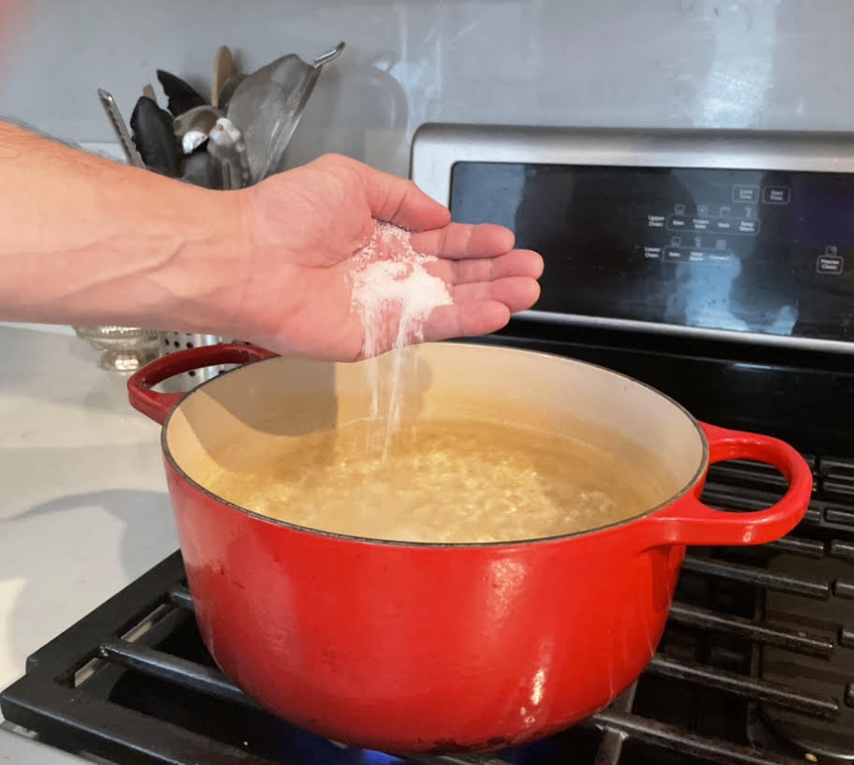 Profiköche verraten: Darum kommt Salz erst nach dem Kochen ins Wasser - image 1