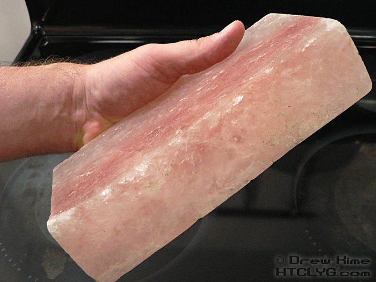 Salz auf dem Schneidebrett: Die alte Reinigungsmethode der Restaurantköche