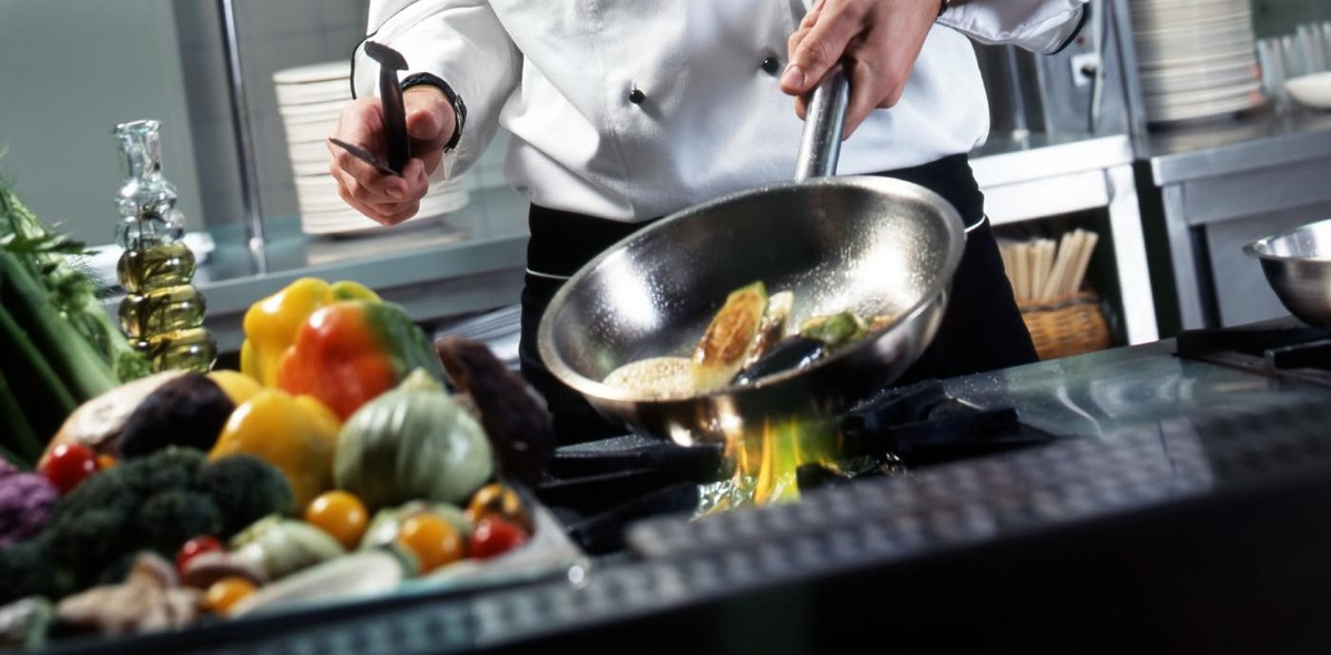 Warum Sterneköche immer Essig ins Kochwasser für Eier geben - image 2