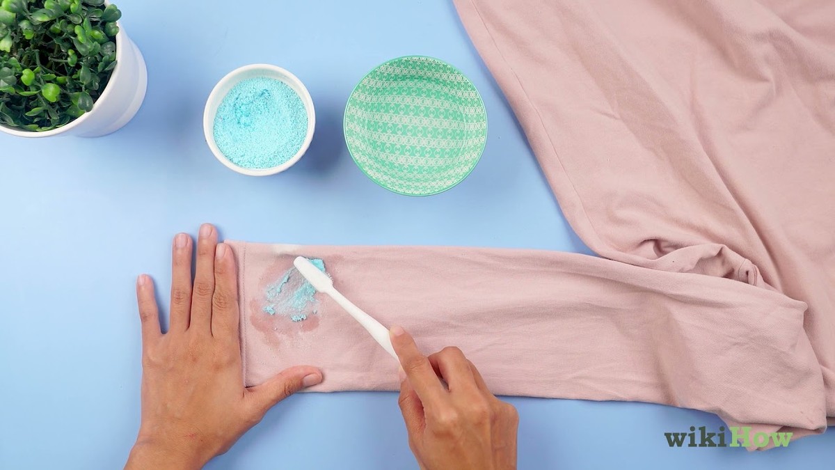 Zahnpasta auf der Tapete? So entfernen Sie Flecken in 30 Sekunden