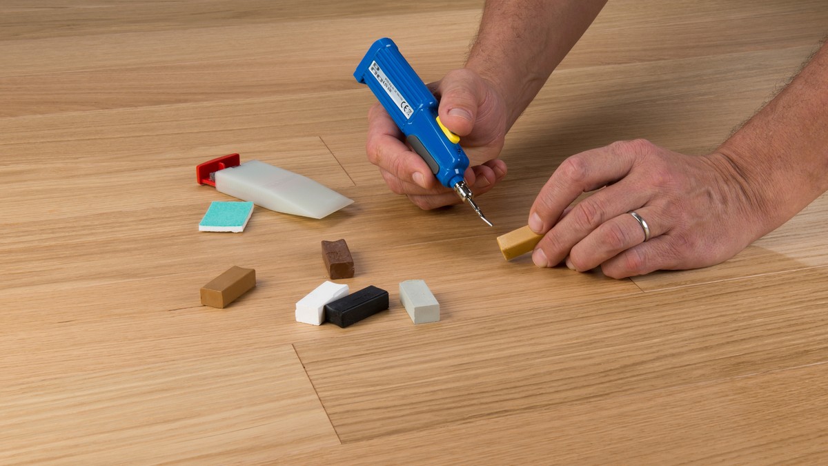 Zahnpasta auf Kratzer im Parkett? Warum Handwerker das seit Jahrzehnten nutzen - image 2