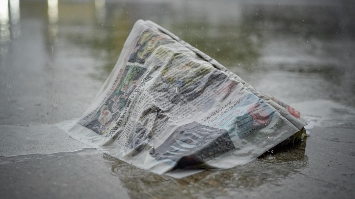 Zeitungspapier im Schrank – der alte Trick gegen Feuchtigkeit funktioniert immer noch