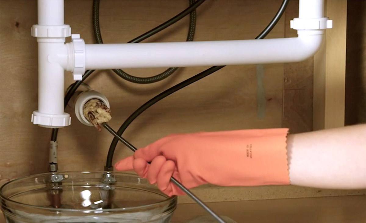 Installateure warnen: Dieses Öl zerstört Ihre Rohre dauerhaft - image 2