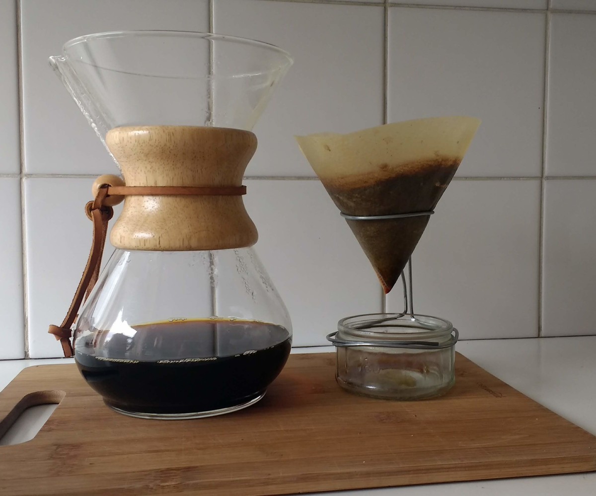 Kaffeefilter als Feuchtigkeitsfalle: Der Trick gegen muffige Ecken