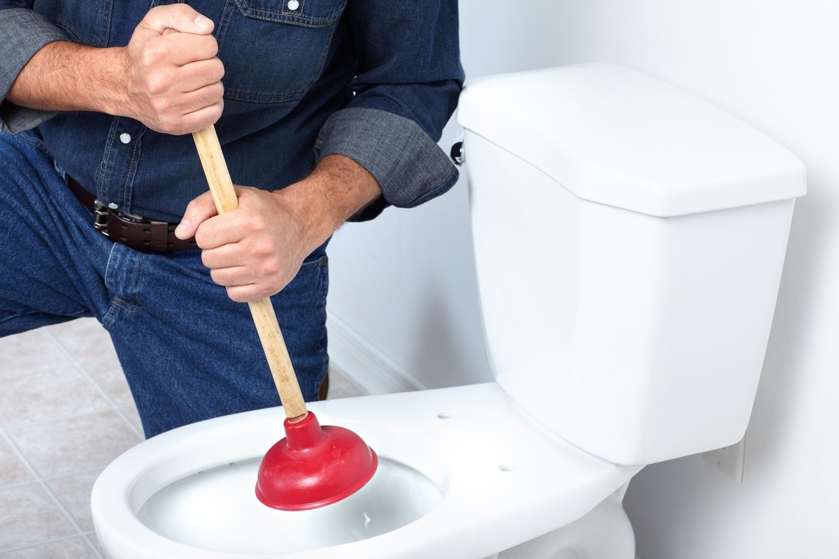 Klempner warnen: Niemals diese 3 Dinge in die Toilette werfen
