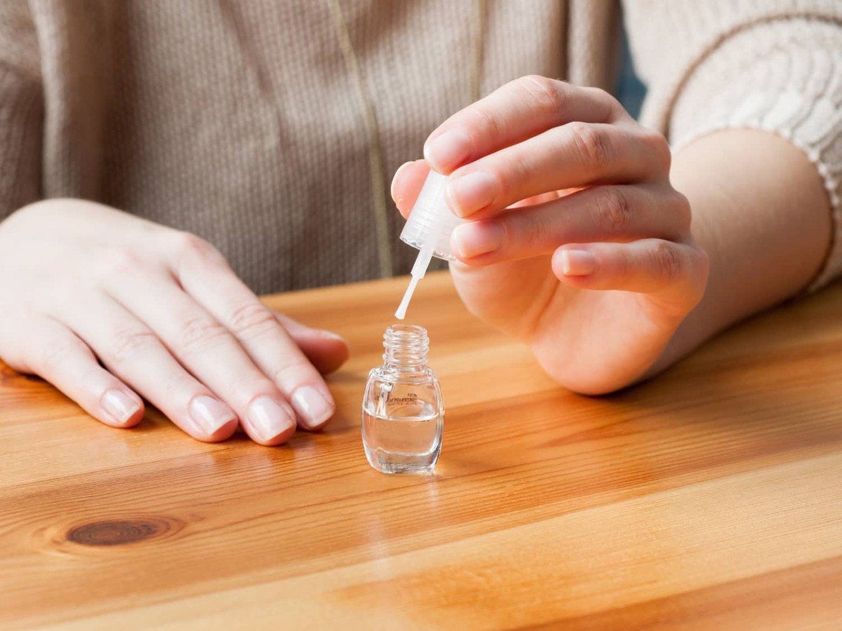 Nagellack auf Kratzer im Laminat – warum Möbelhersteller das nicht erzählen