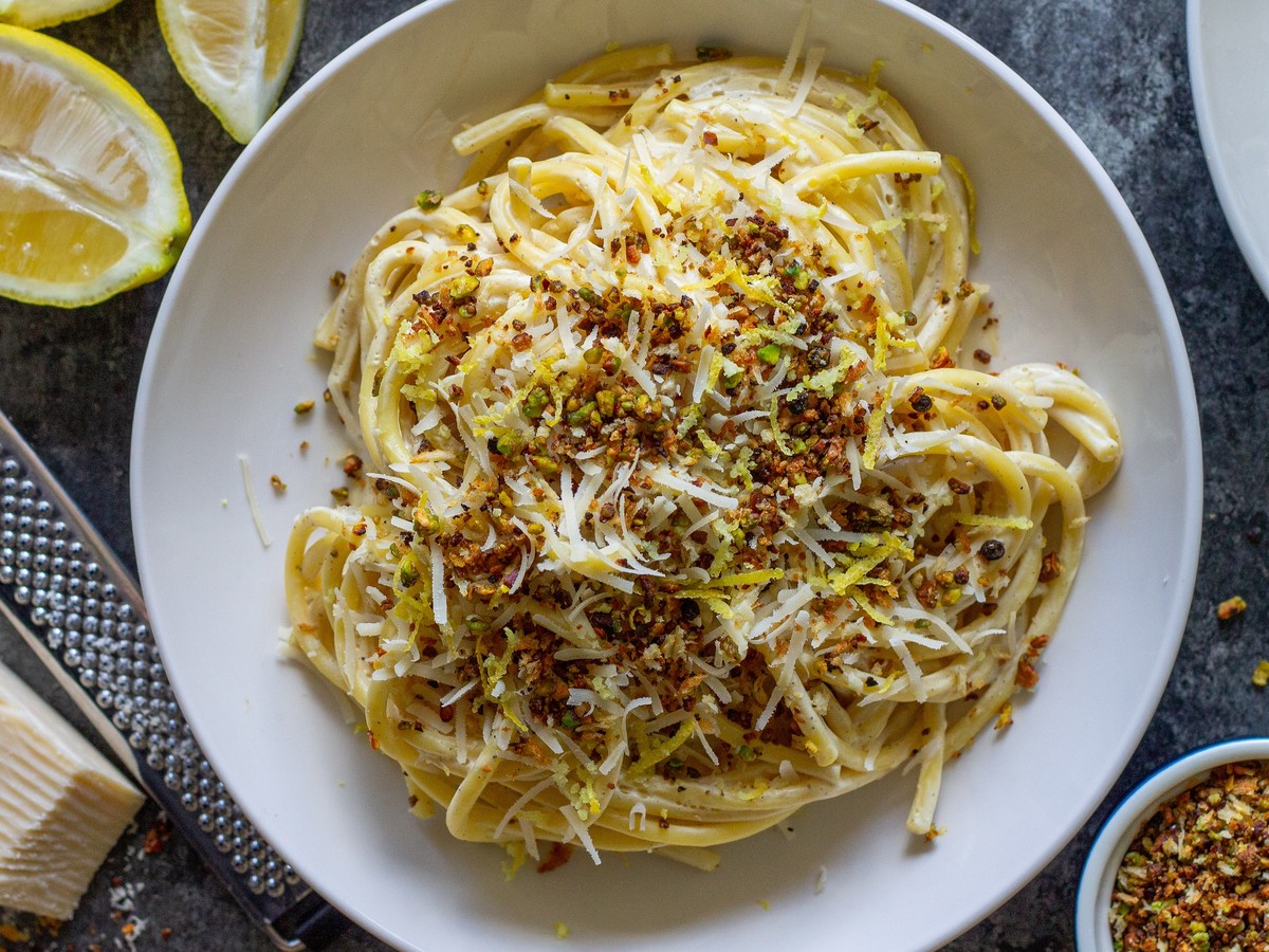 Warum Köche immer Zitronensaft ins Nudelwasser geben – die Stärke-Geheimnis