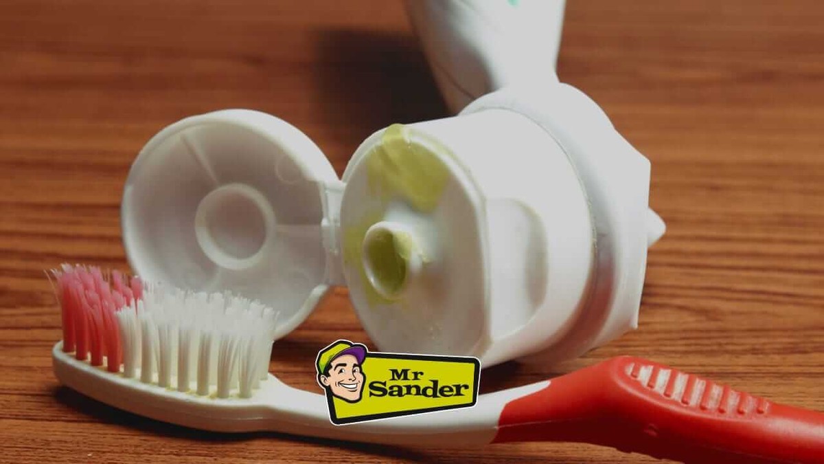 Zahnpasta auf Kratzer im Parkett? Der 2-Euro-Trick, den Handwerker verschweigen - image 2