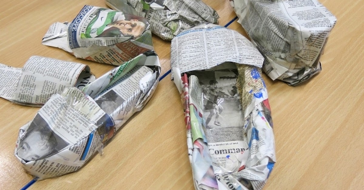 Zeitungspapier in die Schuhe: Das Feuchtigkeits-Geheimnis der Schuster