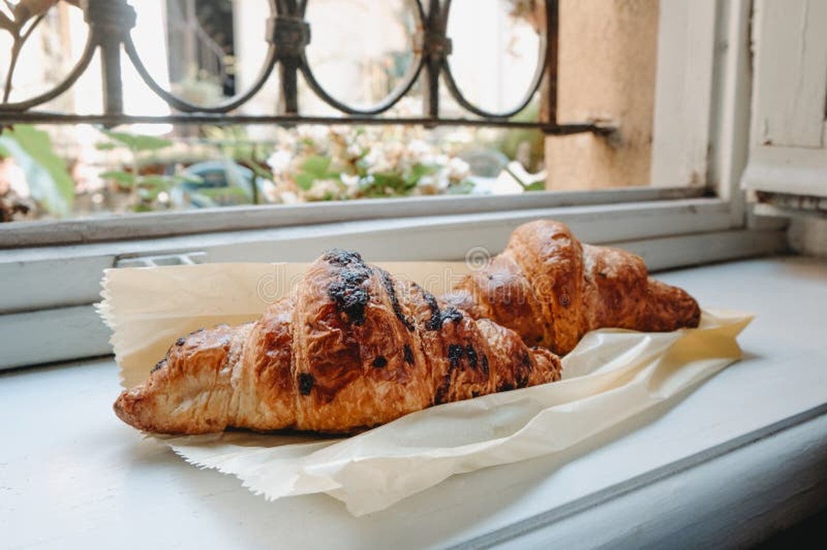 Backpapier auf der Fensterbank: Der Trick gegen Insekten im Sommer