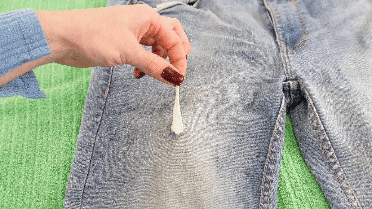 Kaugummi auf dem Teppich? Gefrierbeutel löst das Problem in 2 Minuten - image 2