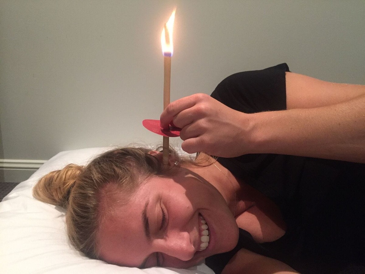 Kerzenwachs auf der Tapete? Dieses eine Haushalts-Item löst es sofort