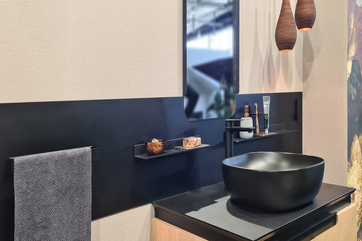 Magnetfolie auf der Innenseite des Badschranks – endlich Ordnung ohne neue Regale