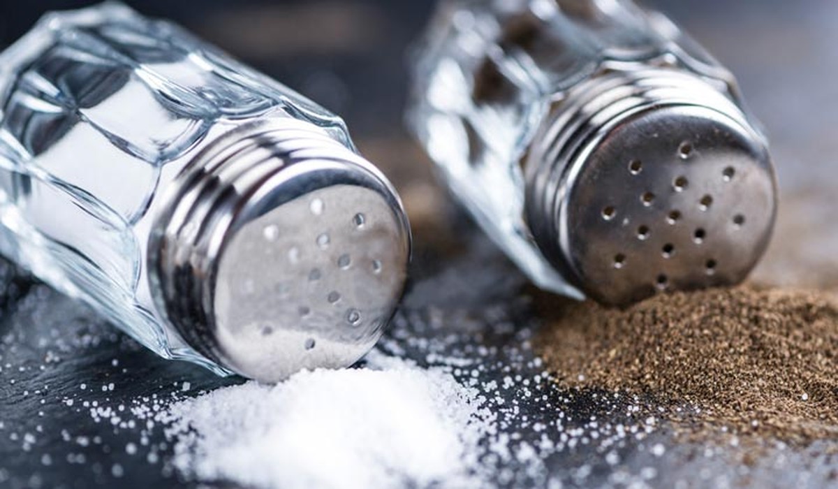 Salzstreuer statt Fugenbürste: Der antiquierte Trick für makellose Fugen