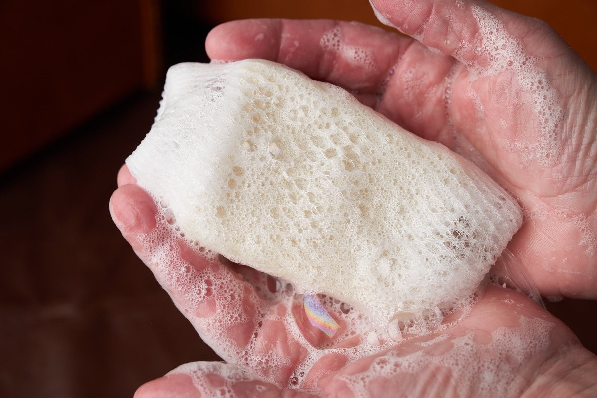 Seifenreste in ein Netz: Die 3-Euro-Lösung für jeden Haushalt