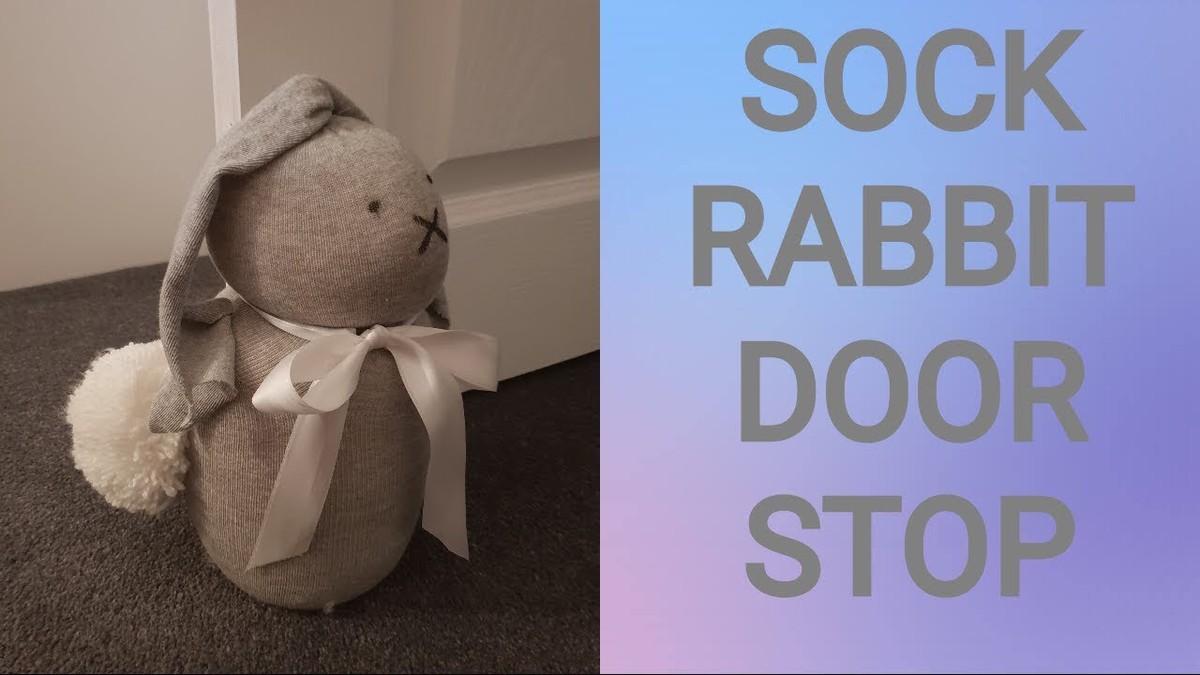 Sockenstücke als Türstopper: Das vergessene Leben alter Kleidung