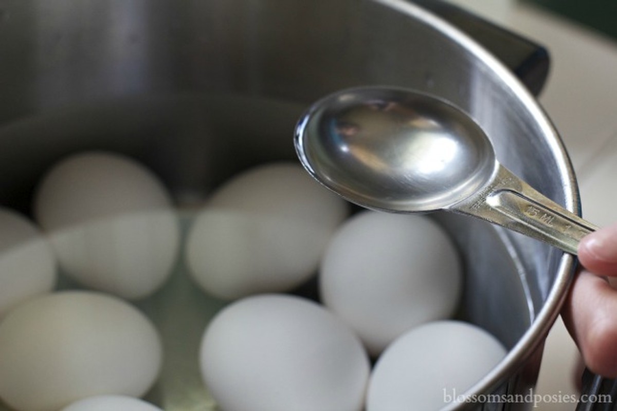 Warum Köche immer Essig ins Kochwasser für Eier geben - image 1