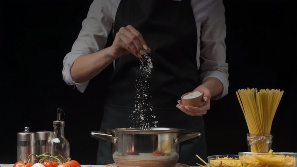 Warum Köche immer Salz ins Nudelwasser geben – und wann nicht - image 1