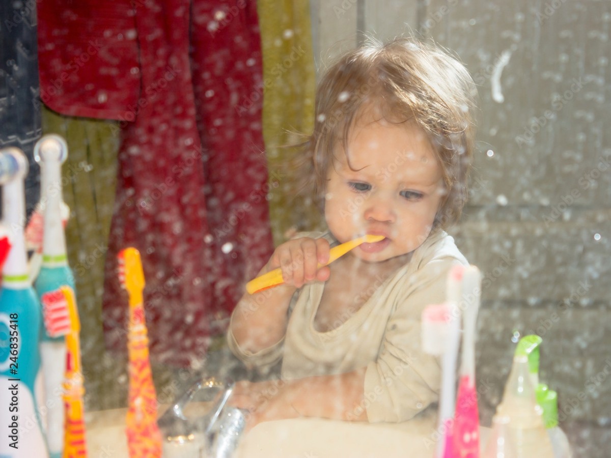 Zahnpasta auf Spiegeln hilft gegen Beschlag – besser als jedes Spray