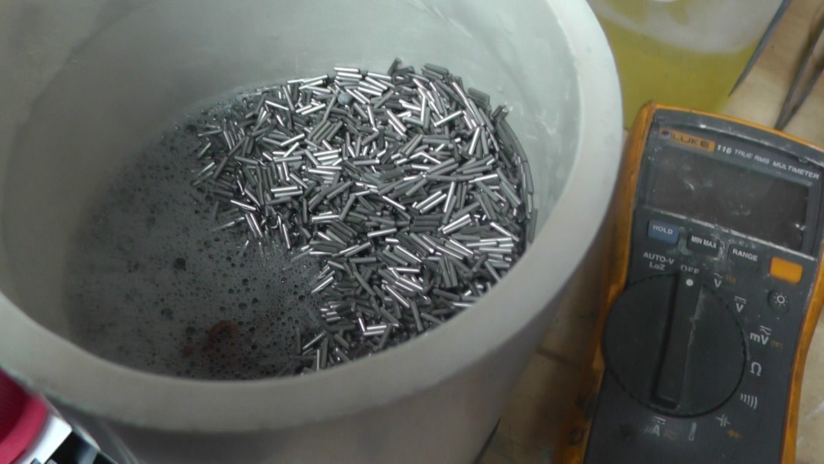 Zahnpasta auf Türgriffen: Der unterschätzte Glanz-Hack für Metall - image 2